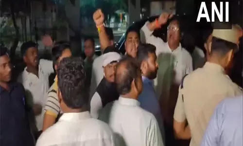कांग्रेस के प्रदर्शनकारियों ने विधायकों के निलंबन के मुद्दे पर BJP सरकार पर हमला किया