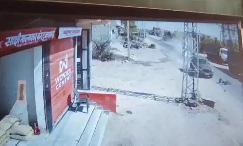 थार ने छात्रा को लिया चपेट में, हादसा सीसीटीवी कैमरे में कैद थार ने छात्रा को लिया चपेट में, हादसा सीसीटीवी कैमरे में कैद