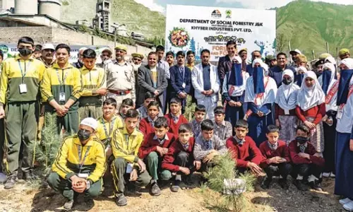 खैबर सीमेंट ने अंतर्राष्ट्रीय वन दिवस पर हरित भविष्य का समर्थन किया खैबर सीमेंट ने अंतर्राष्ट्रीय वन दिवस पर हरित भविष्य का समर्थन किया
