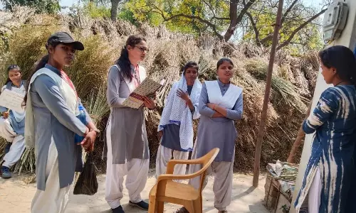 Ambedkar Nagar: स्वयंसेवकों ने ग्रामीणों को जागरूक किया Ambedkar Nagar: स्वयंसेवकों ने ग्रामीणों को जागरूक किया