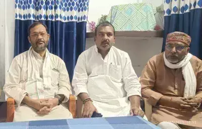 Ballia: कांग्रेस के राष्ट्रीय सचिव ने 2027 चुनाव को लेकर दिए बड़े संकेत
