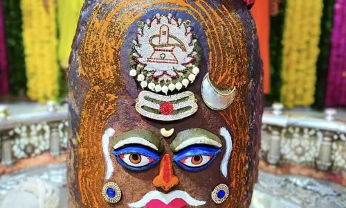 Ujjain : भस्मारती में बाबा महाकाल का हुआ भव्य शृंगार Ujjain : भस्मारती में बाबा महाकाल का हुआ भव्य शृंगार