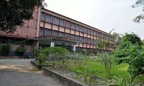 Kolkata: जादवपुर विश्वविद्यालय शिक्षक संघ ने राज्यपाल को पत्र लिख स्थायी कुलपति नियुक्त करने की मांग की