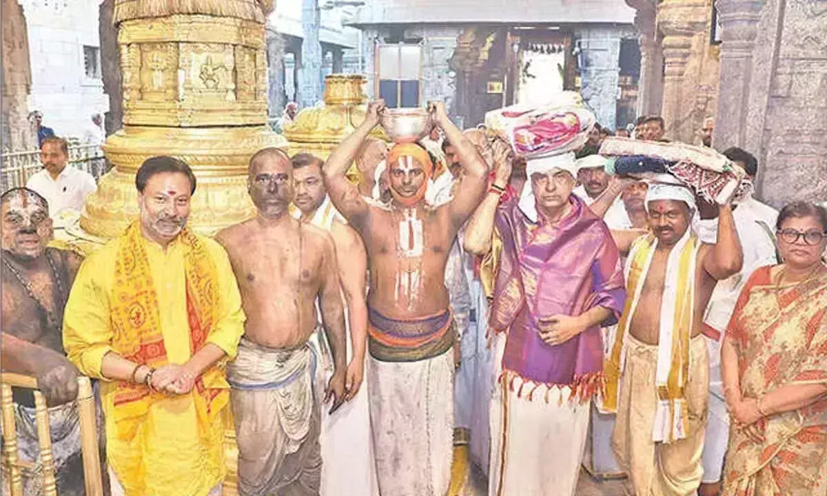 Andhra: कोइल अलवर तिरुमंजनम उगादी से आगे आयोजित किया गया