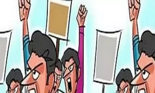 Tamil Nadu: सरकारी शिवगंगा मेडिकल कॉलेज में महिला डॉक्टर पर हमले के विरोध में प्रदर्शन