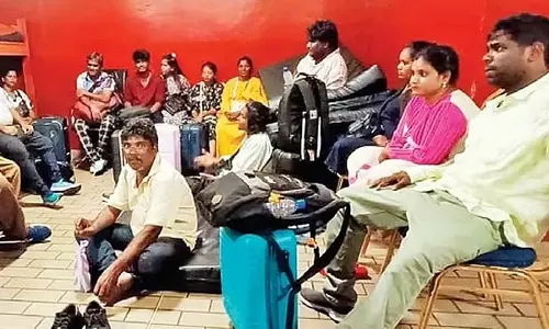 Davanagere: हकी-पिक्की जनजाति अफ्रीका के गैबॉन से सुरक्षित रूप से राज्य में वापस आ गई Davanagere: हकी-पिक्की जनजाति अफ्रीका के गैबॉन से सुरक्षित रूप से राज्य में वापस आ गई