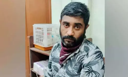Kerala: ड्रग्स के साथ व्यक्ति गिरफ्तार Kerala: ड्रग्स के साथ व्यक्ति गिरफ्तार