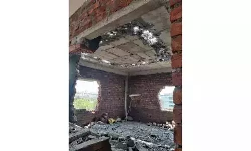 GHMC ने अनधिकृत मंजिलों के निर्माण को ध्वस्त कर दिया