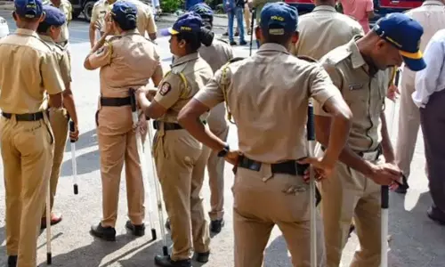 Jharkhand : धार्मिक जुलूस पर पथराव! पुलिस जांच में जुटी
