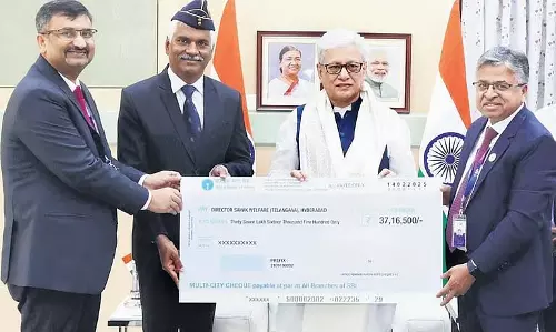 SBI कर्मचारियों ने सशस्त्र सेना झंडा दिवस कोष में 37.16 लाख रुपये दान किए