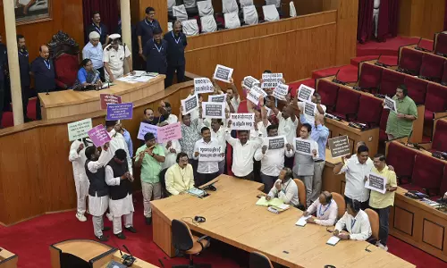 Odisha: विधायकों के निलंबन के बाद कांग्रेस कार्यकर्ताओं का विरोध प्रदर्शन जारी