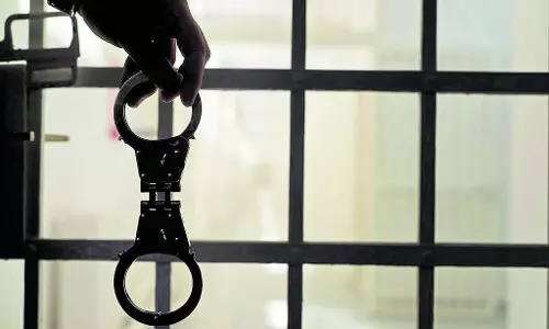 ₹2 लाख रिश्वत: पूर्वोत्तर सेन स्टेशन के ACP, ASI गिरफ्तार