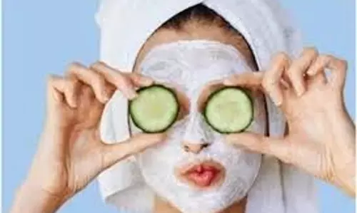 Skin Care: गर्मियों में आपके चेहरे को ठंडा और चमकदार बनाए रखेंगे ये फेस पैक, जानें घर पर बनाने का तरीका Skin Care: गर्मियों में आपके चेहरे को ठंडा और चमकदार बनाए रखेंगे ये फेस पैक, जानें घर पर बनाने का तरीका