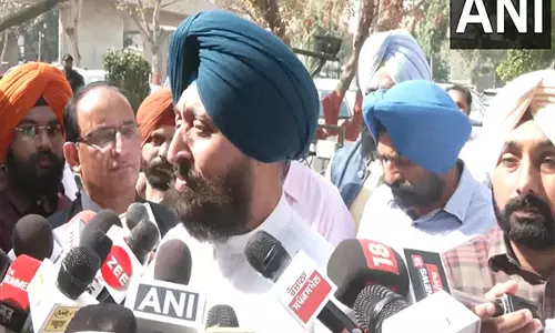 पंजाब बजट को लेकर विपक्ष के नेता प्रताप सिंह बाजवा ने AAP सरकार की आलोचना की पंजाब बजट को लेकर विपक्ष के नेता प्रताप सिंह बाजवा ने AAP सरकार की आलोचना की