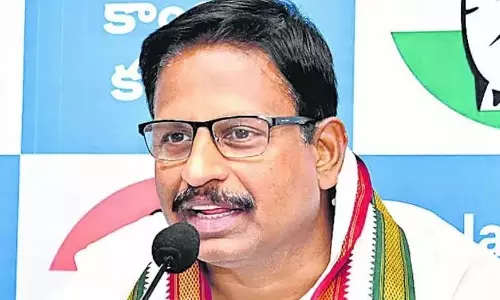 प्रभावशाली कॉलेजों द्वारा फीस प्रतिपूर्ति पर कब्ज़ा किया जा रहा: Yennam प्रभावशाली कॉलेजों द्वारा फीस प्रतिपूर्ति पर कब्ज़ा किया जा रहा: Yennam