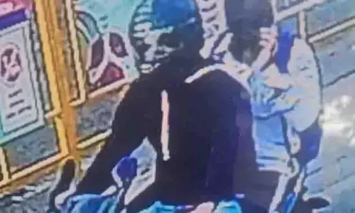 Chennai में चोरी की घटनाओं के बाद आंध्र प्रदेश में तीसरा चेन स्नैचर गिरफ्तार Chennai में चोरी की घटनाओं के बाद आंध्र प्रदेश में तीसरा चेन स्नैचर गिरफ्तार