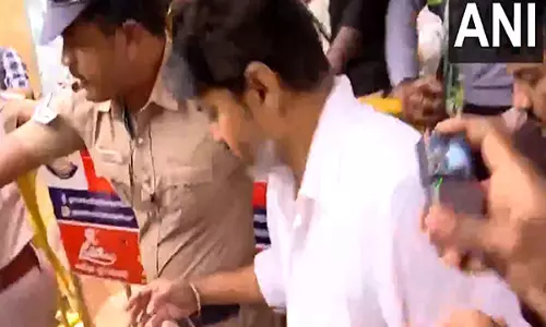 TVK प्रमुख विजय ने फिल्म निर्देशक मनोज भारतीराजा को श्रद्धांजलि दी