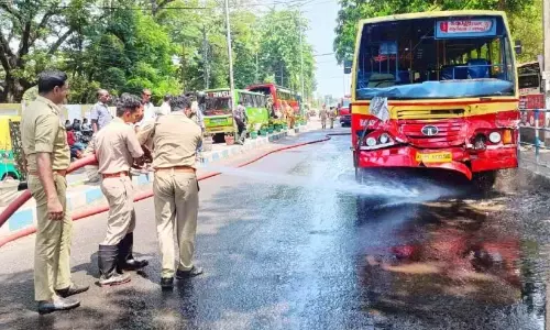 Kerala: बस दुर्घटना में 28 लोग घायल Kerala: बस दुर्घटना में 28 लोग घायल