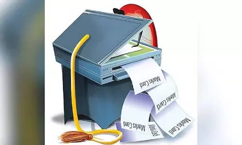 CCB ने फर्जी मार्कशीट नेटवर्क का भंडाफोड़ किया: तीन गिरफ्तार CCB ने फर्जी मार्कशीट नेटवर्क का भंडाफोड़ किया: तीन गिरफ्तार