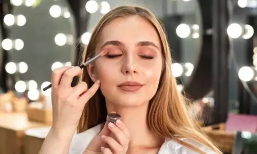 Makeup Tips : पहली बार करने जा रहीं हैं मेकअप की शुरुआत तो ये 5 जरूरी टिप्स Makeup Tips : पहली बार करने जा रहीं हैं मेकअप की शुरुआत तो ये 5 जरूरी टिप्स