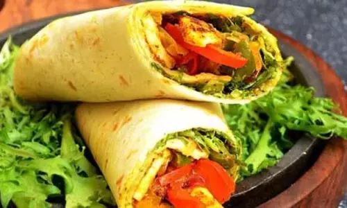 Food World : झटपट बनाएं टेस्टी पनीर काठी रोल, जानें आसान रेसिपी