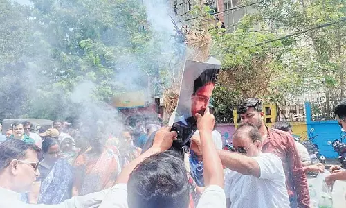 बीजद ने किया विरोध प्रदर्शन, कहा- सरकार कर रही VIMSAR की उपेक्षा बीजद ने किया विरोध प्रदर्शन, कहा- सरकार कर रही VIMSAR की उपेक्षा