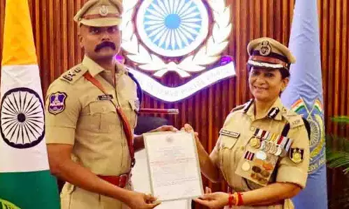 पुलिस अधीक्षक को केंद्रीय रिजर्व पुलिस बल की ओर से DG डिस्क से सम्मानित किया पुलिस अधीक्षक को केंद्रीय रिजर्व पुलिस बल की ओर से DG डिस्क से सम्मानित किया