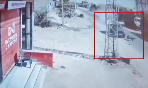 BREAKING: तेज़ रफ्तार थार की टक्कर से छात्रा गंभीर, CCTV में कैद हुई घटना BREAKING: तेज़ रफ्तार थार की टक्कर से छात्रा गंभीर, CCTV में कैद हुई घटना