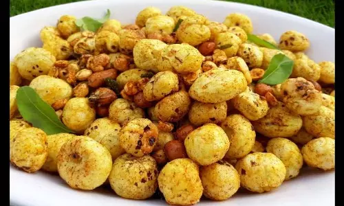 Makhana Namkeen Recipe : व्रत में एनर्जी से भरपूर मखाना नमकीन, बनाएं आसानी से Makhana Namkeen Recipe : व्रत में एनर्जी से भरपूर मखाना नमकीन, बनाएं आसानी से