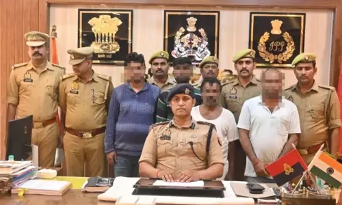 ट्रक रोकने वाले फर्जी GST अधिकारी गिरफ्तार, 50 लाख का स्क्रैप बरामद ट्रक रोकने वाले फर्जी GST अधिकारी गिरफ्तार, 50 लाख का स्क्रैप बरामद