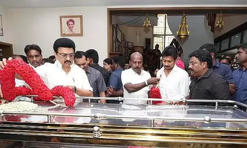 CM Stalin: मनोज के पार्थिव शरीर पर व्यक्तिगत रूप से श्रद्धांजलि अर्पित की