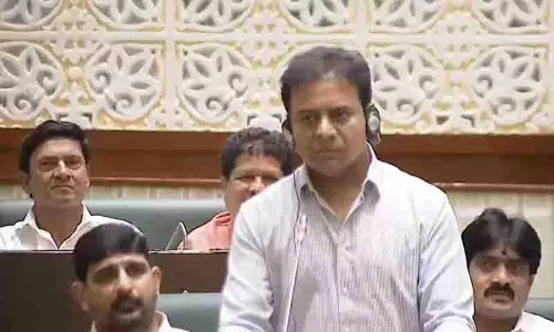 विधानसभा में KTR और कांग्रेस के बीच तीखी नोकझोंक के कारण हंगामा विधानसभा में KTR और कांग्रेस के बीच तीखी नोकझोंक के कारण हंगामा