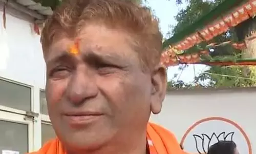 सड़कों और सार्वजनिक स्थानों पर नमाज पढ़ने पर रोक की मांग सड़कों और सार्वजनिक स्थानों पर नमाज पढ़ने पर रोक की मांग