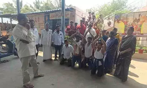 Kothagudem मंदिर बोर्ड विवाद, ग्रामीणों ने ट्रस्टी बोर्ड के शपथ ग्रहण समारोह को रोकने की मांग की Kothagudem मंदिर बोर्ड विवाद, ग्रामीणों ने ट्रस्टी बोर्ड के शपथ ग्रहण समारोह को रोकने की मांग की