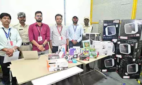 BIS हैदराबाद ने अमेज़न वेयरहाउस पर छापा मारा, 2783 अप्रमाणित उत्पाद जब्त किए BIS हैदराबाद ने अमेज़न वेयरहाउस पर छापा मारा, 2783 अप्रमाणित उत्पाद जब्त किए