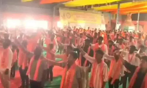 VHP ने तेलंगाना में बांटे त्रिशूल VHP ने तेलंगाना में बांटे त्रिशूल