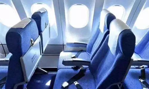 Hyderabad जाने वाली उड़ान के दौरान आपातकालीन निकास द्वार खोलने का प्रयास करने पर यात्री गिरफ्तार