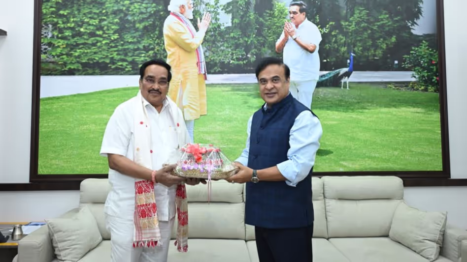 Assam के मुख्यमंत्री ने केंद्रीय मंत्री के साथ सिल्साको बील कायाकल्प, जल जीवन मिशन पर चर्चा की Assam के मुख्यमंत्री ने केंद्रीय मंत्री के साथ सिल्साको बील कायाकल्प, जल जीवन मिशन पर चर्चा की