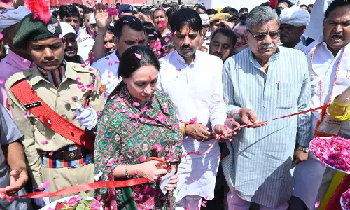 Jaipur: उपमुख्यमंत्री ने किया खिरोड़ में शहीद हवलदार रामजी लाल कटेवा की मूर्ति का अनावरण Jaipur: उपमुख्यमंत्री ने किया खिरोड़ में शहीद हवलदार रामजी लाल कटेवा की मूर्ति का अनावरण