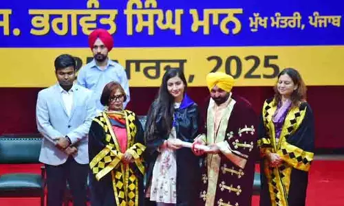 Ludhiana: वार्षिक दीक्षांत समारोह में लड़कियों को राजनीति में आने के लिए प्रोत्साहित किया Ludhiana: वार्षिक दीक्षांत समारोह में लड़कियों को राजनीति में आने के लिए प्रोत्साहित किया