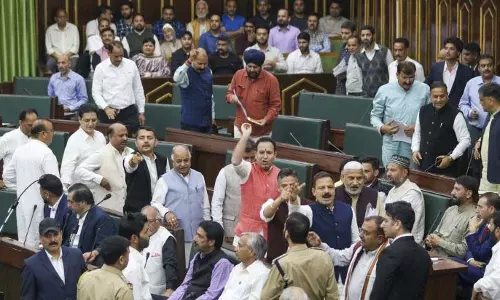 Jammu: दिहाड़ी मजदूरों के मुद्दे पर सदन में हंगामा, भाजपा विधायकों ने किया वॉकआउट