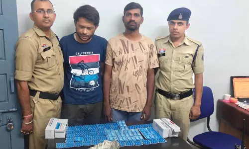 Raipur Breaking: राजातालाब में नशीली टेबलेट बेचते 2 तस्कर गिरफ्तार Raipur Breaking: राजातालाब में नशीली टेबलेट बेचते 2 तस्कर गिरफ्तार