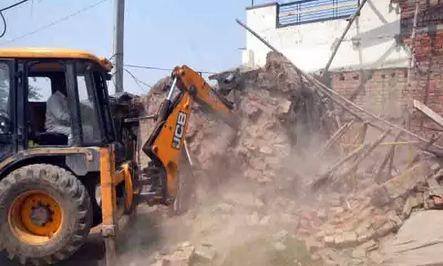 Amritsar में दो ड्रग तस्करों के घर ढहाए गए Amritsar में दो ड्रग तस्करों के घर ढहाए गए