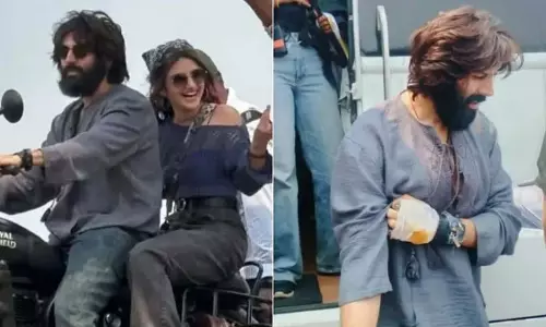 कार्तिक आर्यन ने श्रीलीला के साथ बाइक चलाई, फिल्म के सेट से लीक हुई तस्वीरें कार्तिक आर्यन ने श्रीलीला के साथ बाइक चलाई, फिल्म के सेट से लीक हुई तस्वीरें