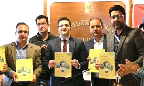 DC कुलगाम ने संभावित-लिंक्ड क्रेडिट योजना दस्तावेज़ का अनावरण किया DC कुलगाम ने संभावित-लिंक्ड क्रेडिट योजना दस्तावेज़ का अनावरण किया
