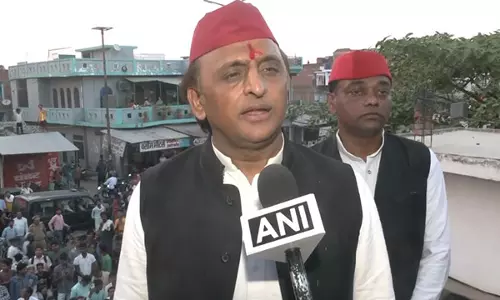 MP रामजी लाल सुमन के आवास के बाहर हुई हिंसा पर सपा प्रमुख अखिलेश यादव ने दी प्रतिक्रिया MP रामजी लाल सुमन के आवास के बाहर हुई हिंसा पर सपा प्रमुख अखिलेश यादव ने दी प्रतिक्रिया