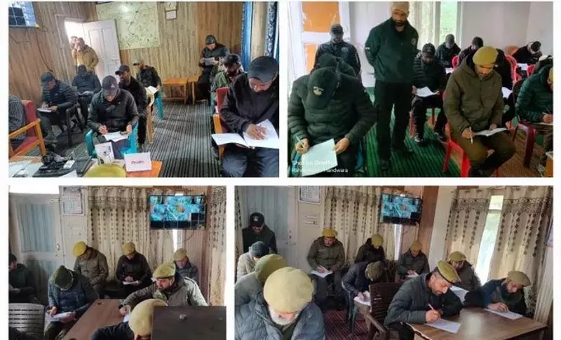 पुलिस ने हंदवाड़ा में नए आपराधिक कानूनों की जांच की पुलिस ने हंदवाड़ा में नए आपराधिक कानूनों की जांच की