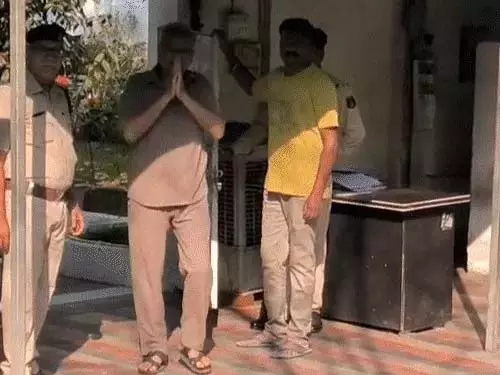 CBI ने भूपेश बघेल के घर से 3 मोबाइल जब्त किया CBI ने भूपेश बघेल के घर से 3 मोबाइल जब्त किया