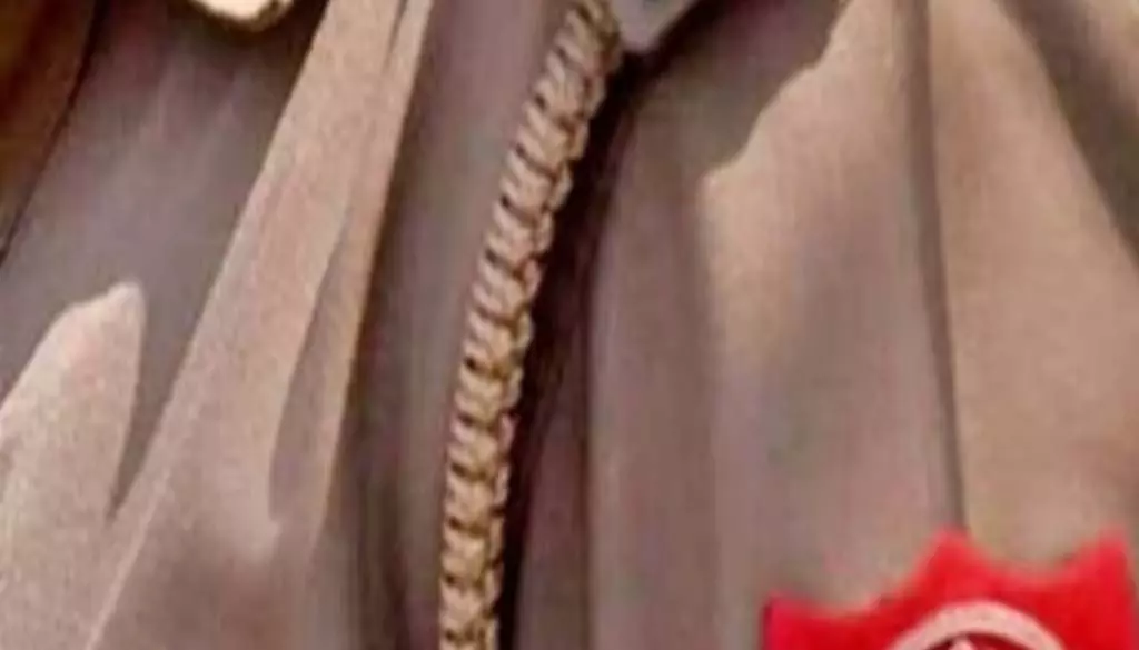 सब-इंस्पेक्टर ने पत्नी को दी शूट करने की धमकी, मांग रहा दहेज सब-इंस्पेक्टर ने पत्नी को दी शूट करने की धमकी, मांग रहा दहेज