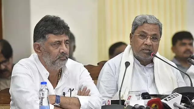 CM 2 अप्रैल को दिल्ली जाएंगे: MLC पदों को भरने, हनीट्रैप मामले पर हाईकमान से चर्चा? CM 2 अप्रैल को दिल्ली जाएंगे: MLC पदों को भरने, हनीट्रैप मामले पर हाईकमान से चर्चा?